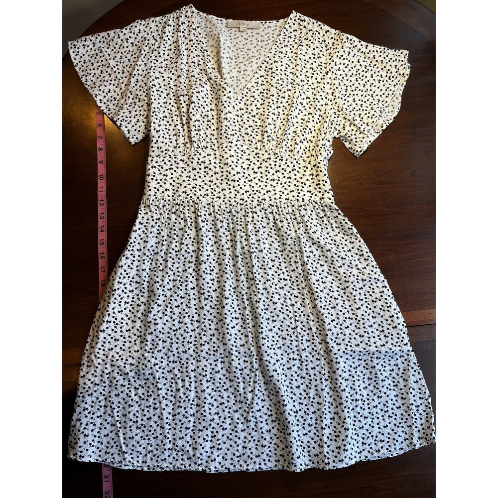 LOFT Dress 6 White Black Floral Fit & Flare V-Neck Knee Milkmaid Fairy